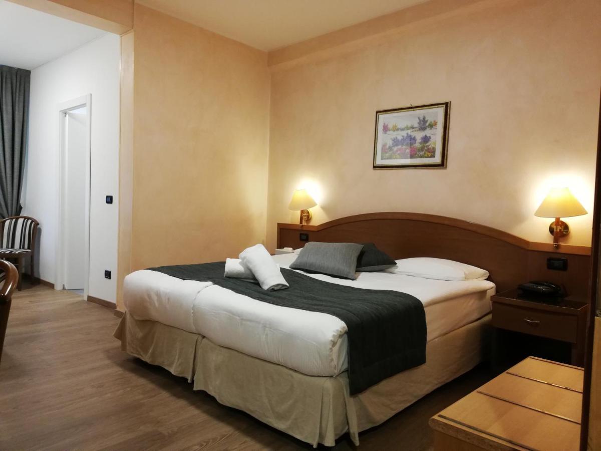 Coccodrillo Hotel & Apartments Varazze Luaran gambar