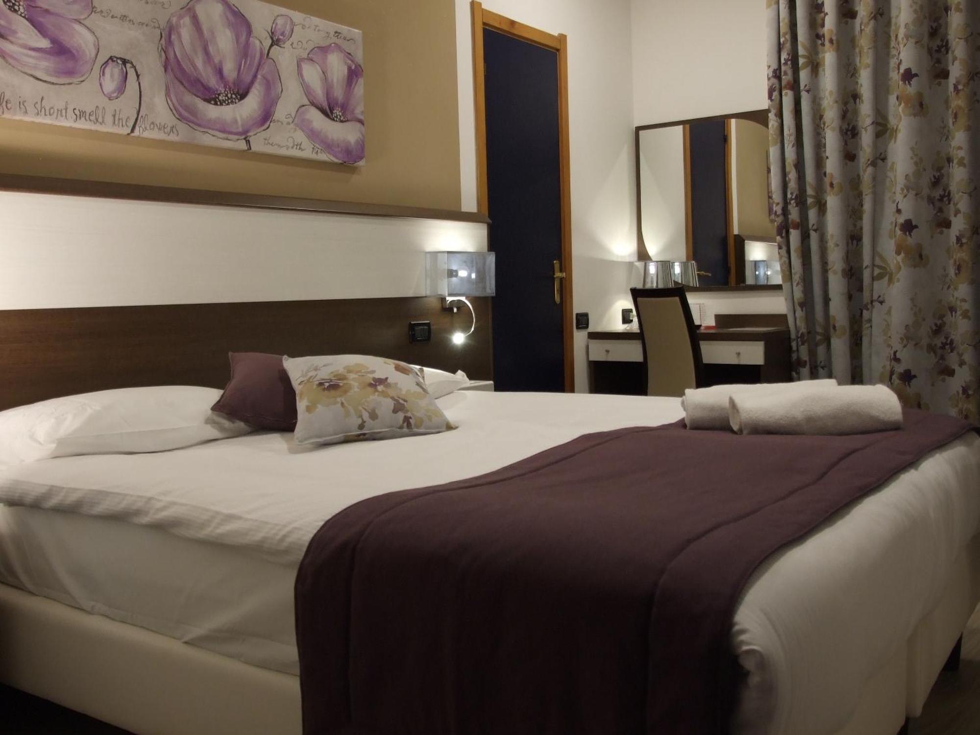 Coccodrillo Hotel & Apartments Varazze Bilik gambar